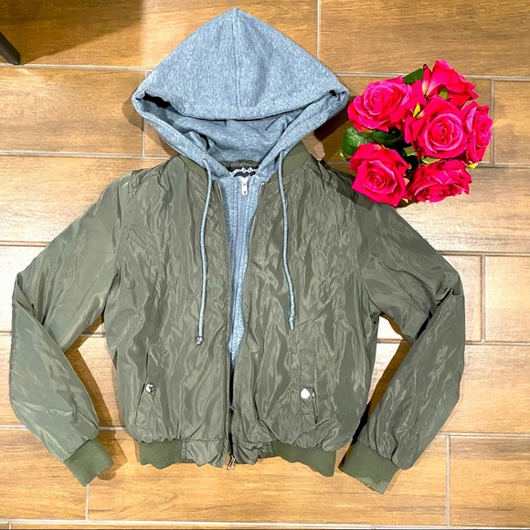 Ambiance Apparel Green Bomber Jacket (Size M) 🌹 - Picture 3 of 16